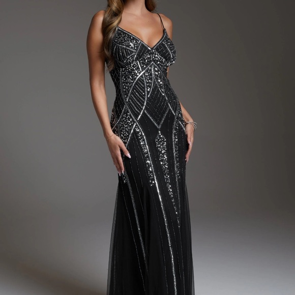 Elegant Embellished sequin Black Evening Gown - Picture 1 of 4